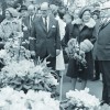 Afbeelding Winst van de gouden medaille op de Floriade tentoonstelling, overhandigd door Koningin Juliana.